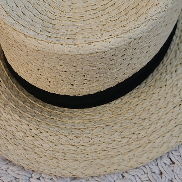 SUMMER CREME AND BLACK HAT.BO HO CHIC - Picture 14 of 16